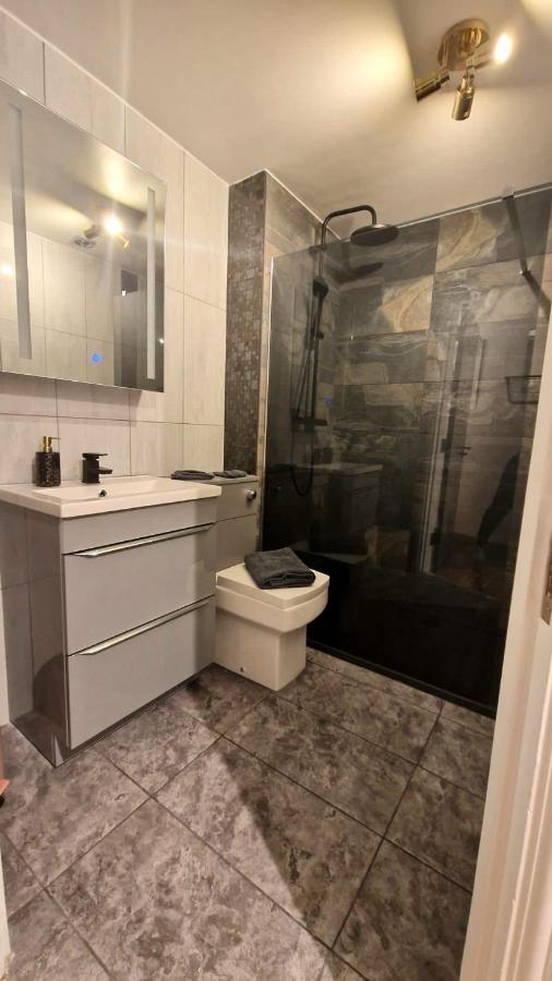 Two Bed Apartment With Balcony Slough,Windsor,Legoland Bagian luar foto