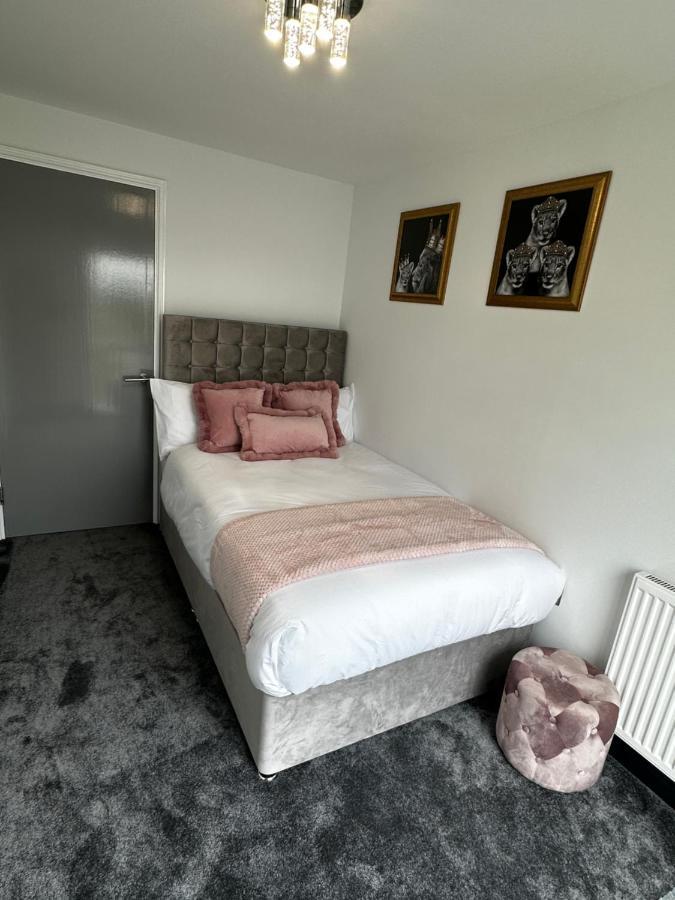 Two Bed Apartment With Balcony Slough,Windsor,Legoland Bagian luar foto