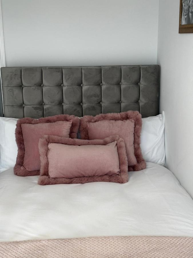 Two Bed Apartment With Balcony Slough,Windsor,Legoland Bagian luar foto