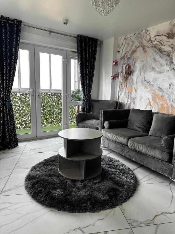 Two Bed Apartment With Balcony Slough,Windsor,Legoland Bagian luar foto