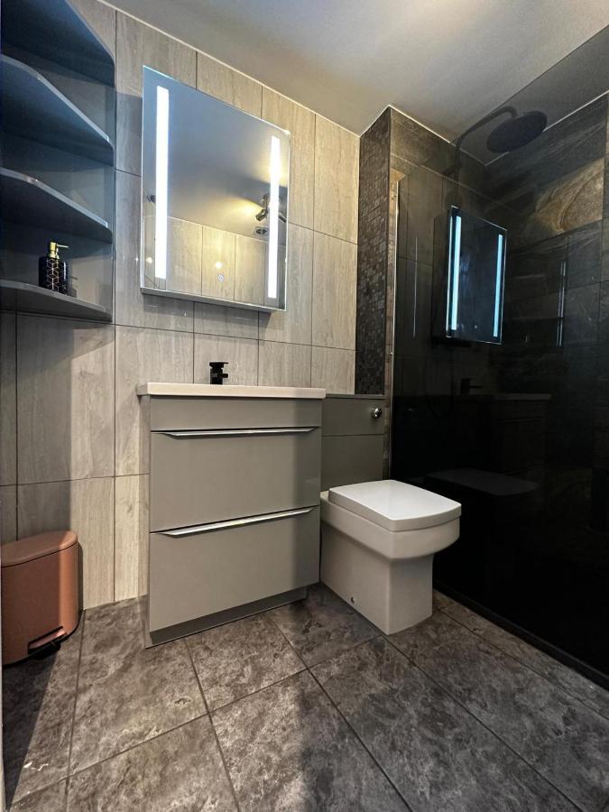 Two Bed Apartment With Balcony Slough,Windsor,Legoland Bagian luar foto